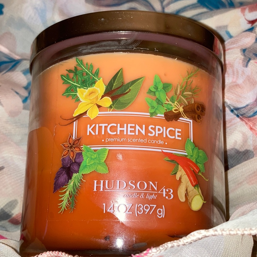 Hudson 3 wick Candle in Kitchen Spice